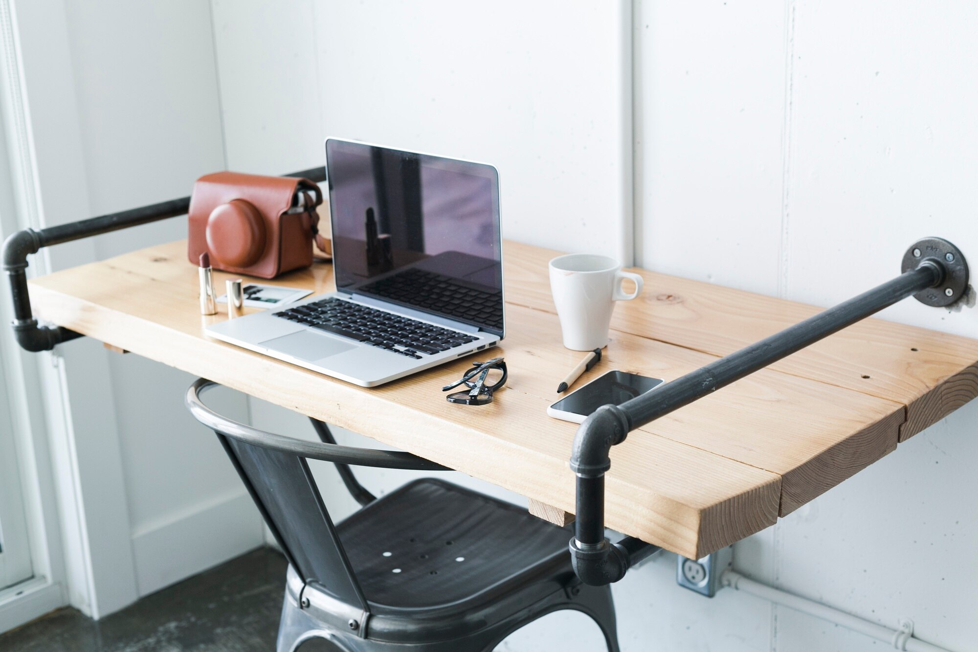 Meja Kerja Ergonomis